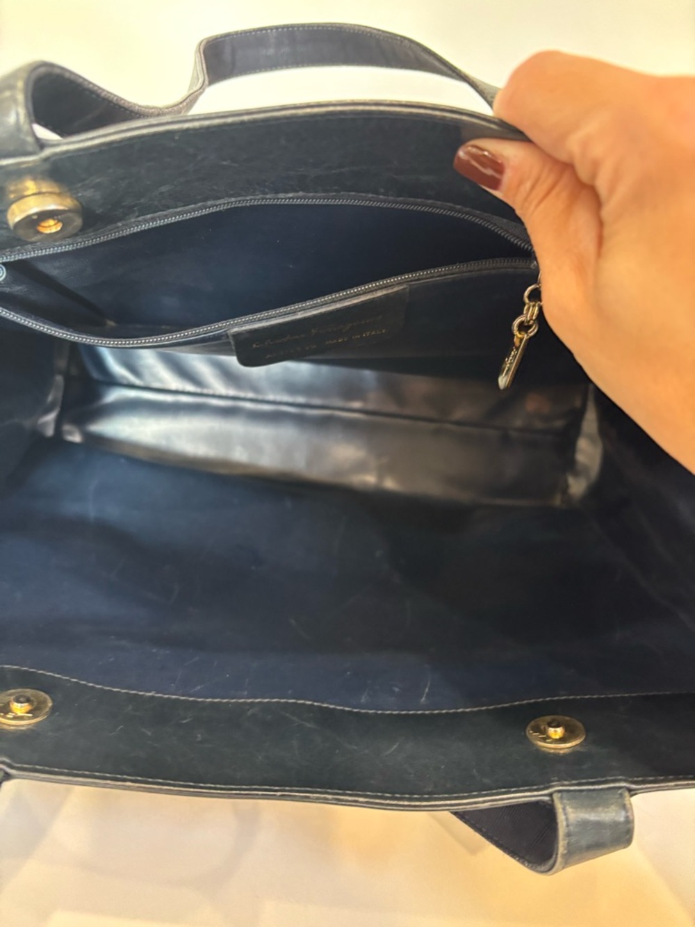 Salvatore Ferragamo Navy Leather Vara Bow Tote Bag Gancini Gold Hardware Italy - Picture 4 of 8